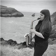 Estudiante de Saxofón con el título de Grado Medio en esta especialidad, ofrezco clases de lenguaje musical, ayuda para preparar las pruebas de acceso y lecciones particulares de Saxofón, tanto de iniciación como de profundización